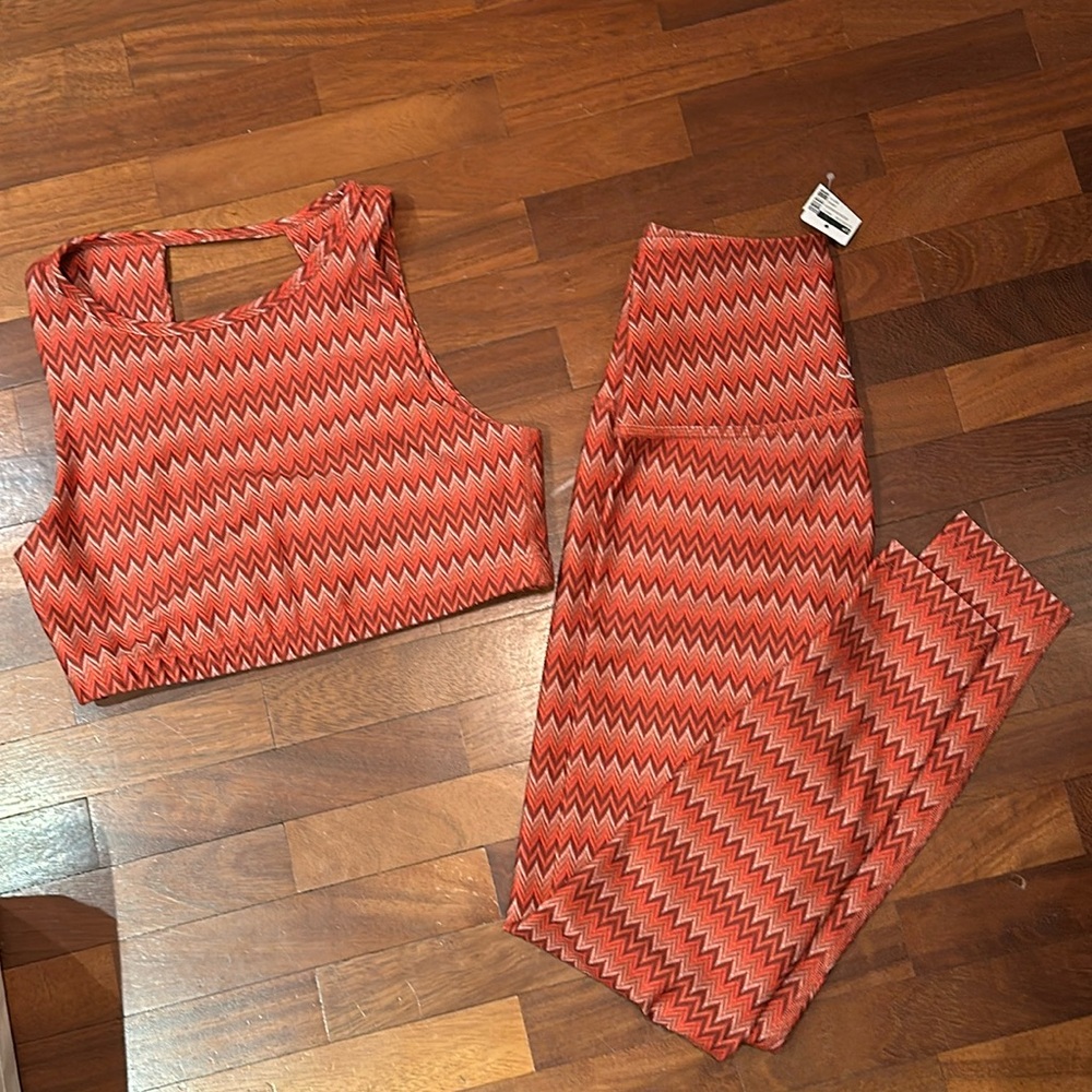 Beyond Yoga High-Rise Midi Leggings & Bra Set